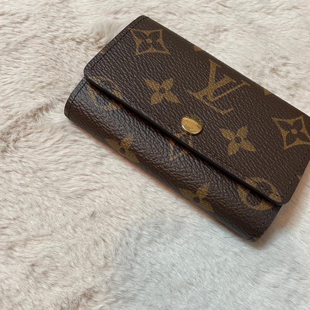 Louis Vuitton Key 6 key holder